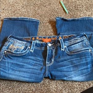 ᖇOᑕK ᖇEᐯIᐯᗩᒪ ᑕᕼᗩᖇIᔕᗩ